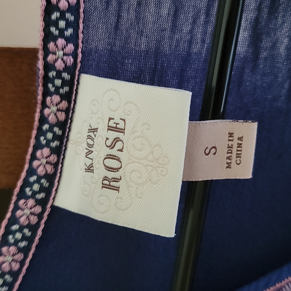 Blue Knox Rose V-neck Blouse - Picture 7 of 8